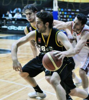 Obras Basket aplast a Lans