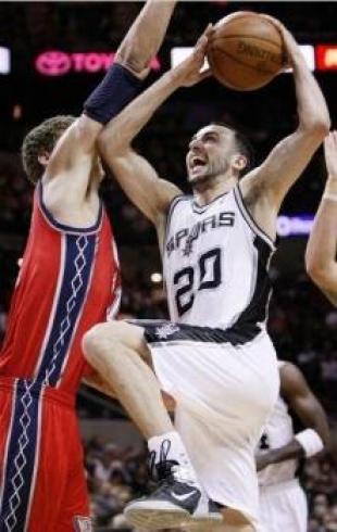 Manu arruin el debut de Deron Williams