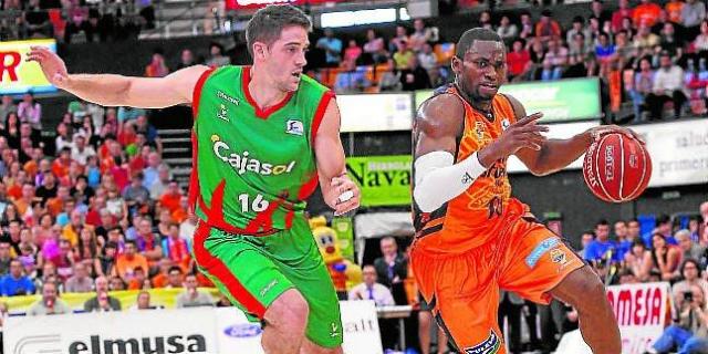 Cajasol muri de pie y Valencia Basket completa las semifinales