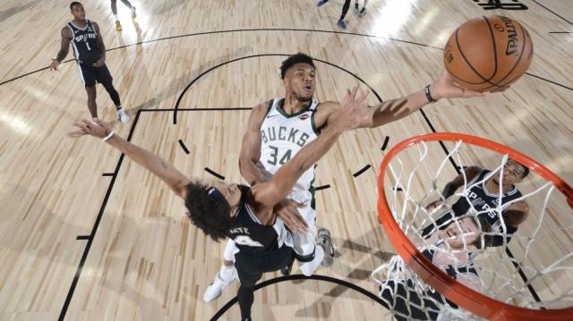 NBA: Milwaukee arras ante Spurs con Giannis como lder