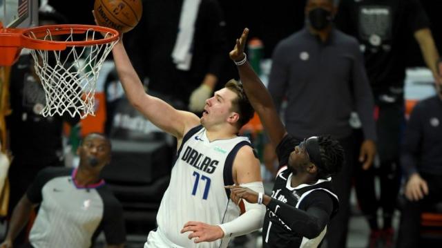 Mavericks se impusieron en Los Angeles