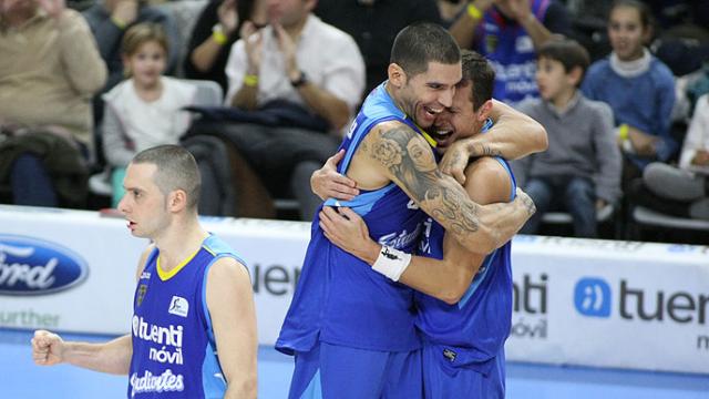 El Estu de Van Lacke acaba con el invicto blanco y Richotti gana sufriendo