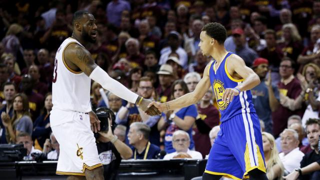 LeBron y Curry, jugadores de la semana