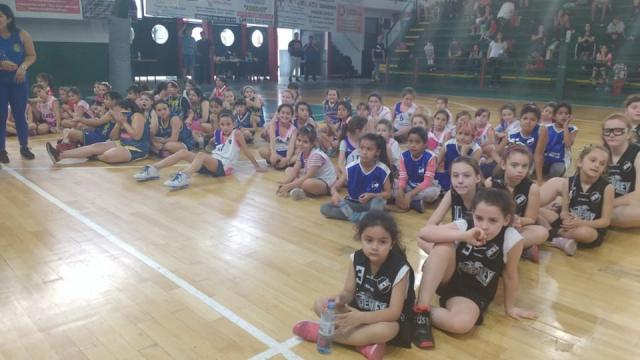 Mini basquet femenino y cuadrangulares finales en Rosario