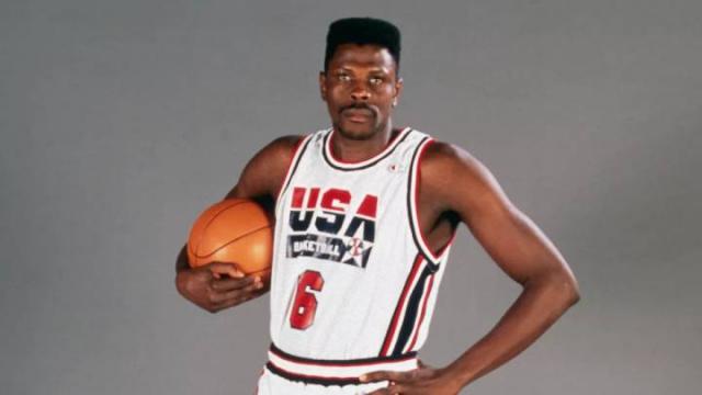 Patrick Ewing dio positivo de COVID-19