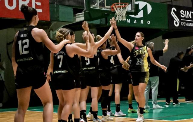 Repudiable hecho en el bsquet femenino