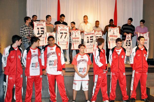 Quilmes present el plantel y la indumentaria