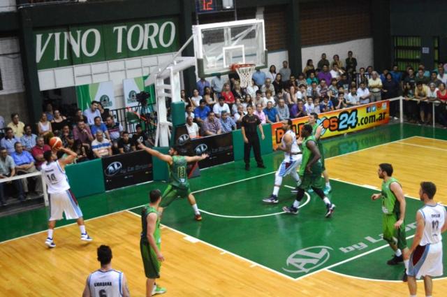 El Lobo mostr carcter en el debut