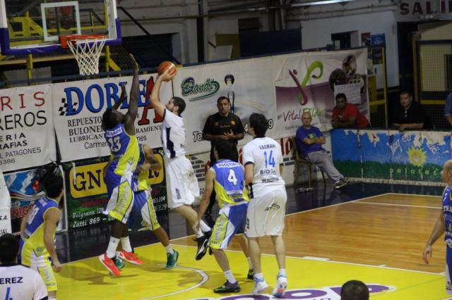 Unin y Atenas con holgura