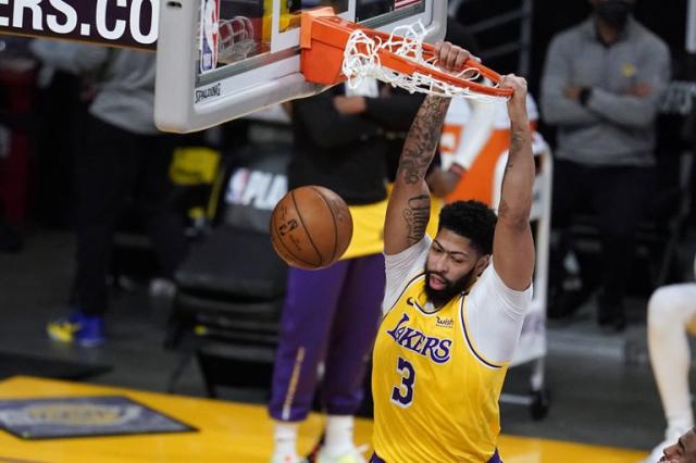 El Rey puso arriba a Lakers