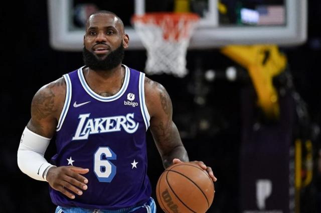 LeBron James: Extensin y rcord millonario