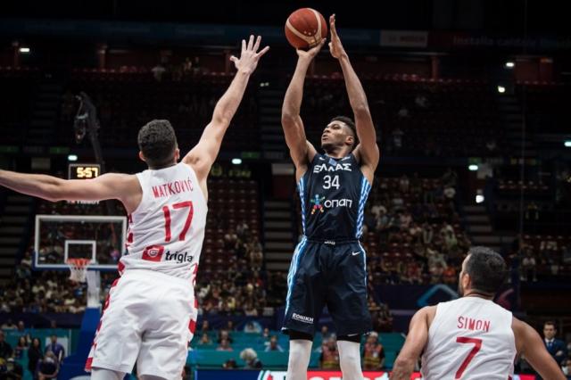 Grecia por Giannis, Italia y Ucrania a buen ritmo