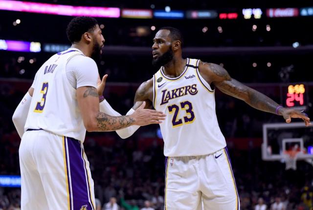 Lakers se aferr a la punta del Oeste