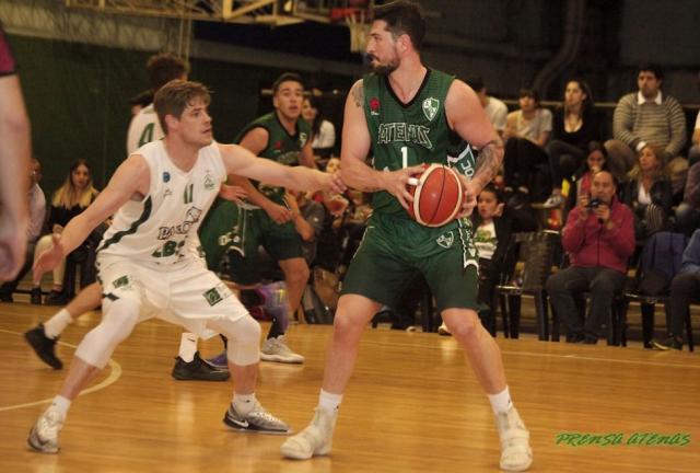 Atenas estren su nueva camiseta con un triunfo