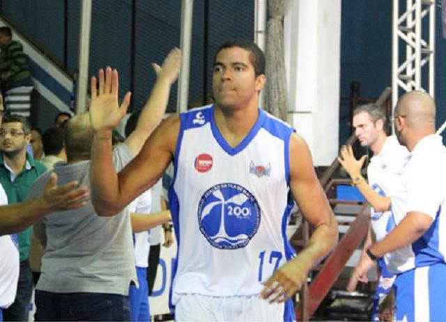 Pablo Espinoza ya es jugador de Regatas Corrientes