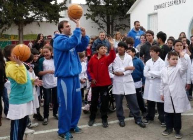 Baha Basket visit la Escuela N29