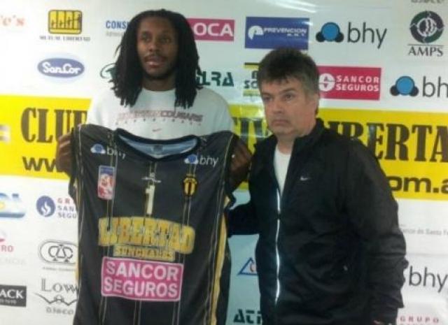 Libertad present a Maurice Mc Neil