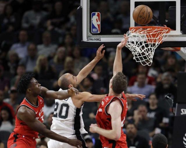 San Antonio sigue invicto con un Manu protagonista