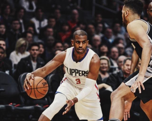 Los Clippers dominan y vencen a los Spurs