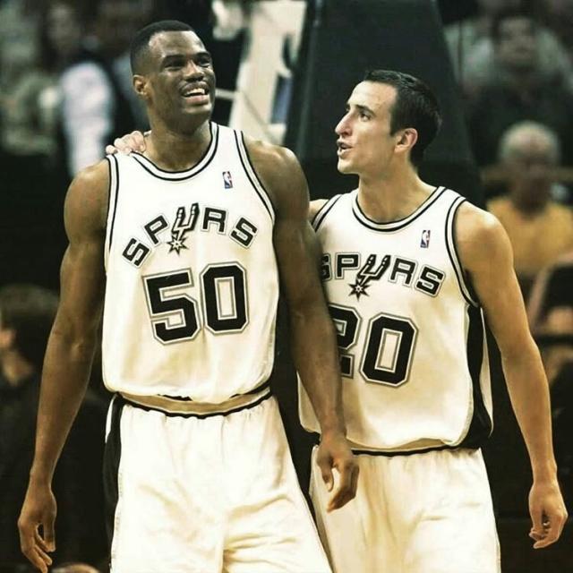 Ginbili alcanz a David Robinson