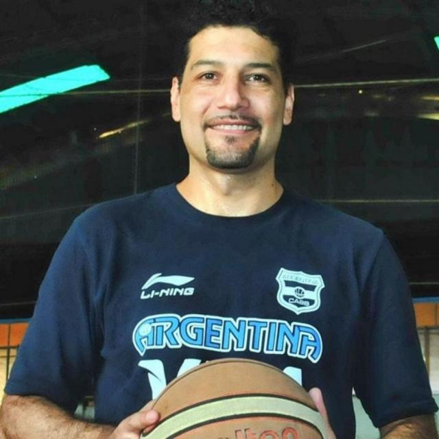 Ramiro Daz Cuello presenciar las prcticas de Baha Basket